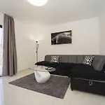 Tessa Apartment *