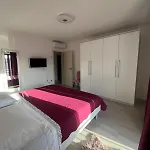 Tessa Apartment *