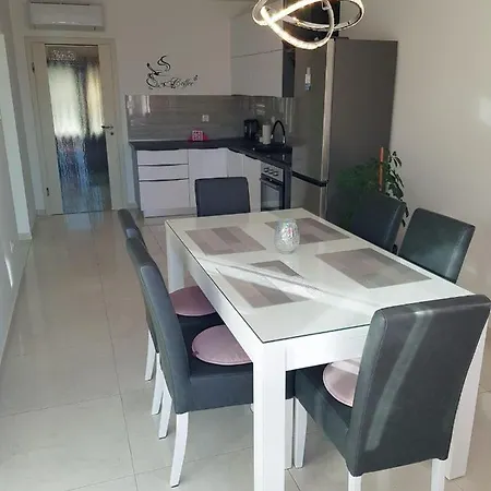 Tessa Apartment