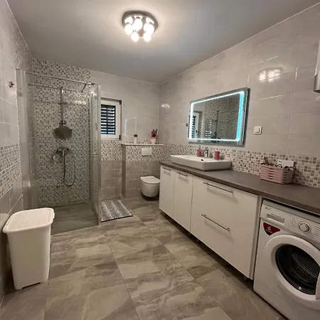 Tessa Apartment *